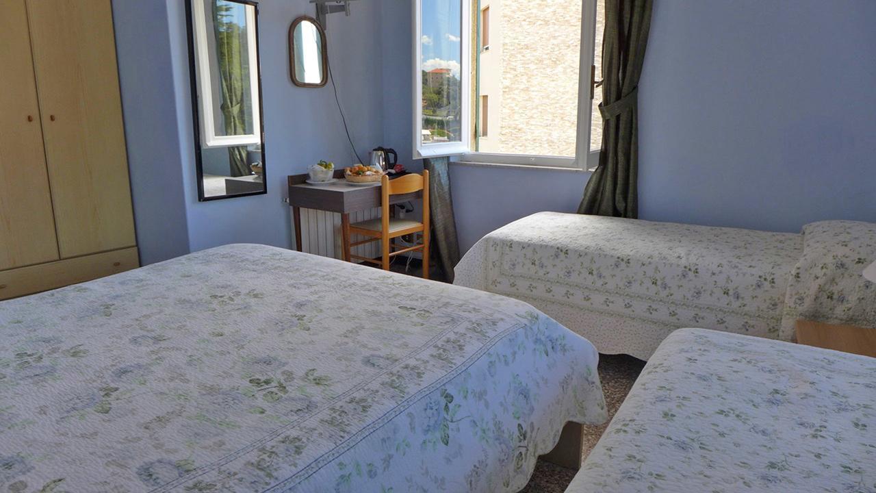 Camera Matrimoniale/Doppia con Letti Singoli con Doccia