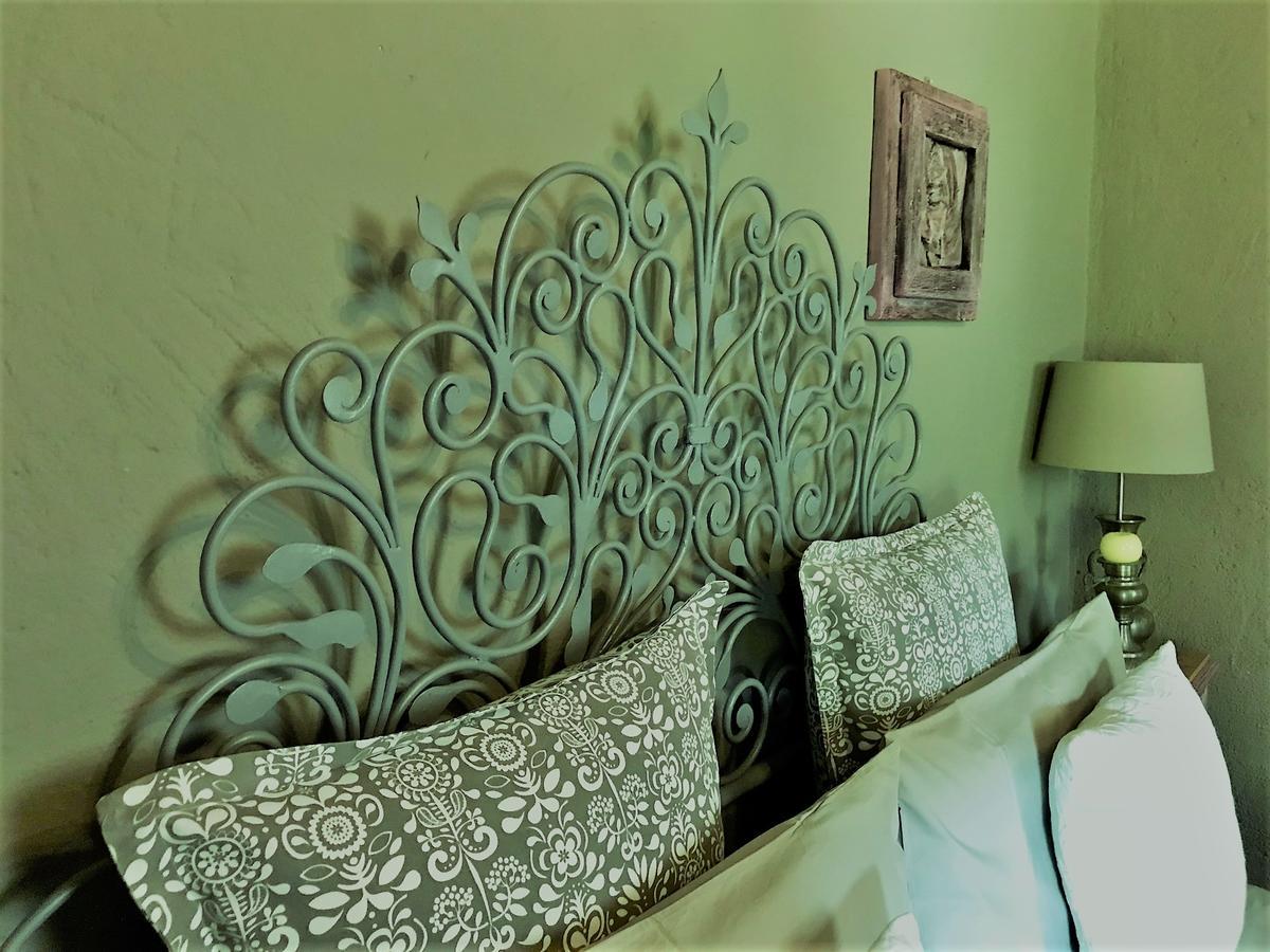 Large Double Room,664380348:JPEG